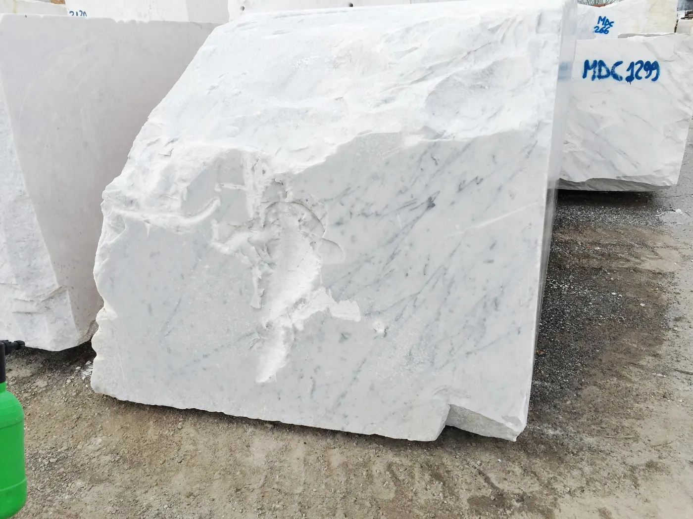 Bloc de carrière en pierre naturelle – Marmi di Carrara