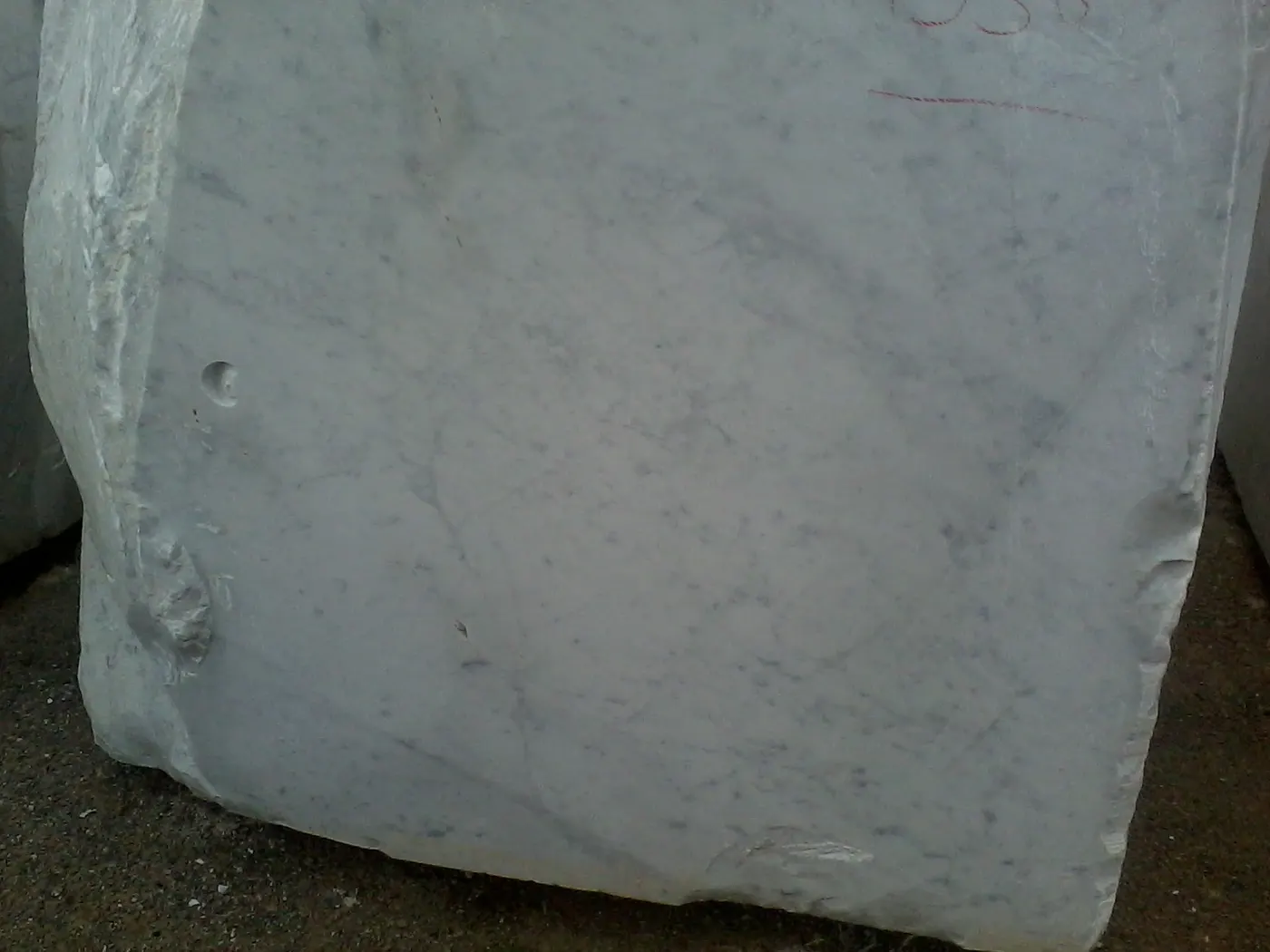 Bloc de carrière en pierre naturelle – Marmi di Carrara