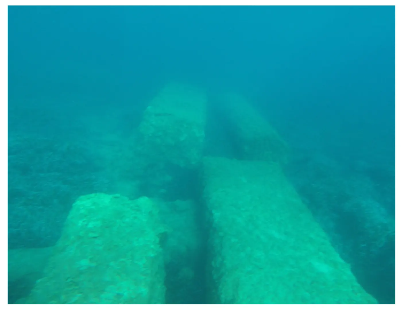 Blocco di cava: Methoni Bay, shipwreck site 2, marble blocks and columns