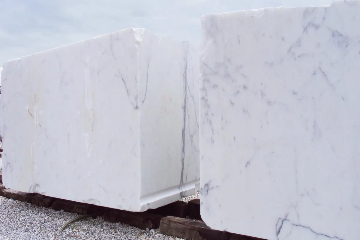 Карьерный блок из натурального камня – Marmi di Carrara