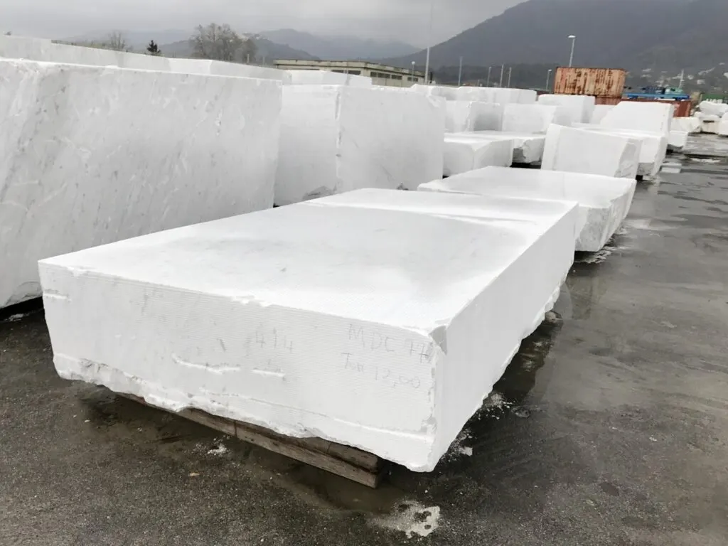 Quarry block in natural stone – Marmi di Carrara