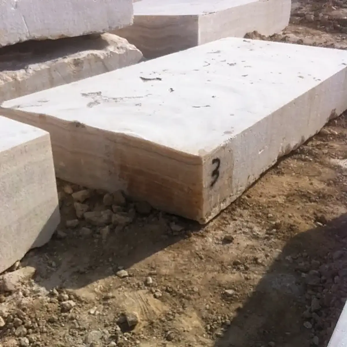 Steinbruchblock in Naturstein – Marmi di Carrara