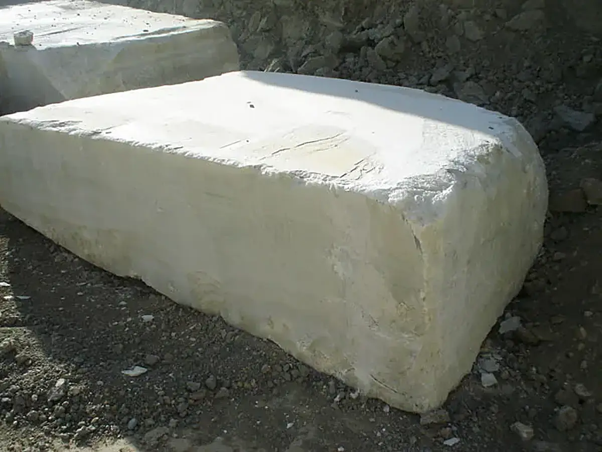 Bloc de carrière en pierre naturelle – Marmi di Carrara