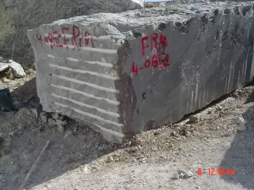 Quarry block in natural stone – Marmi di Carrara