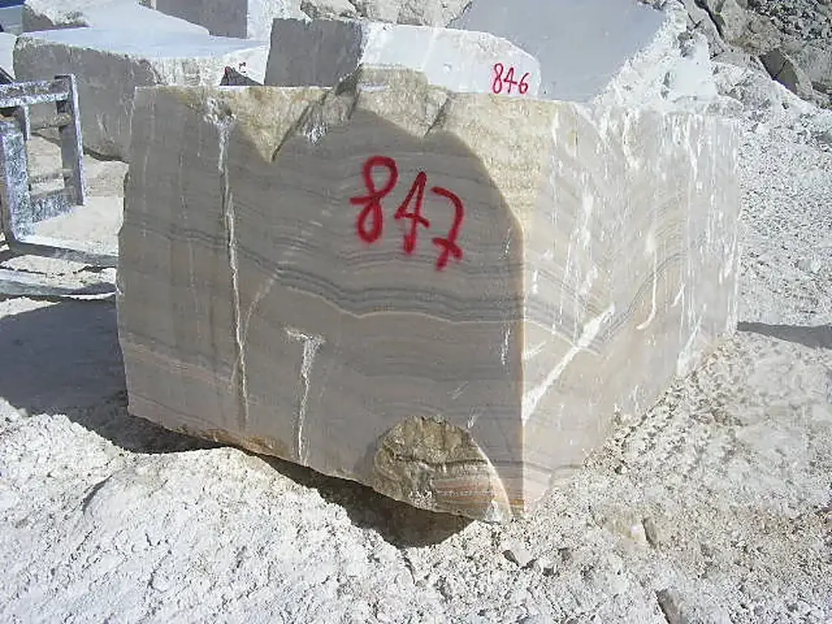 Bloc de carrière en pierre naturelle – Marmi di Carrara