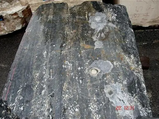 Quarry block in natural stone – Marmi di Carrara