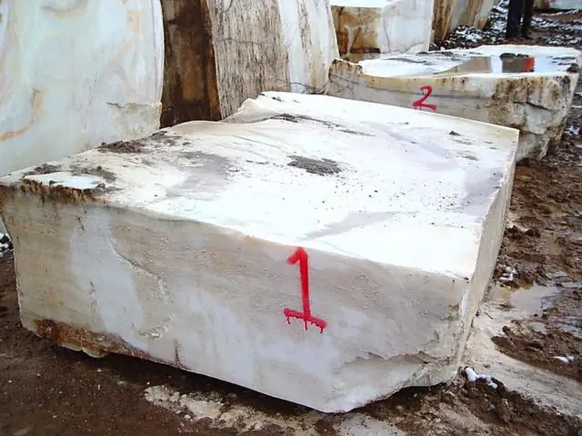 Blocco di cava in pietra naturale – Marmi di Carrara