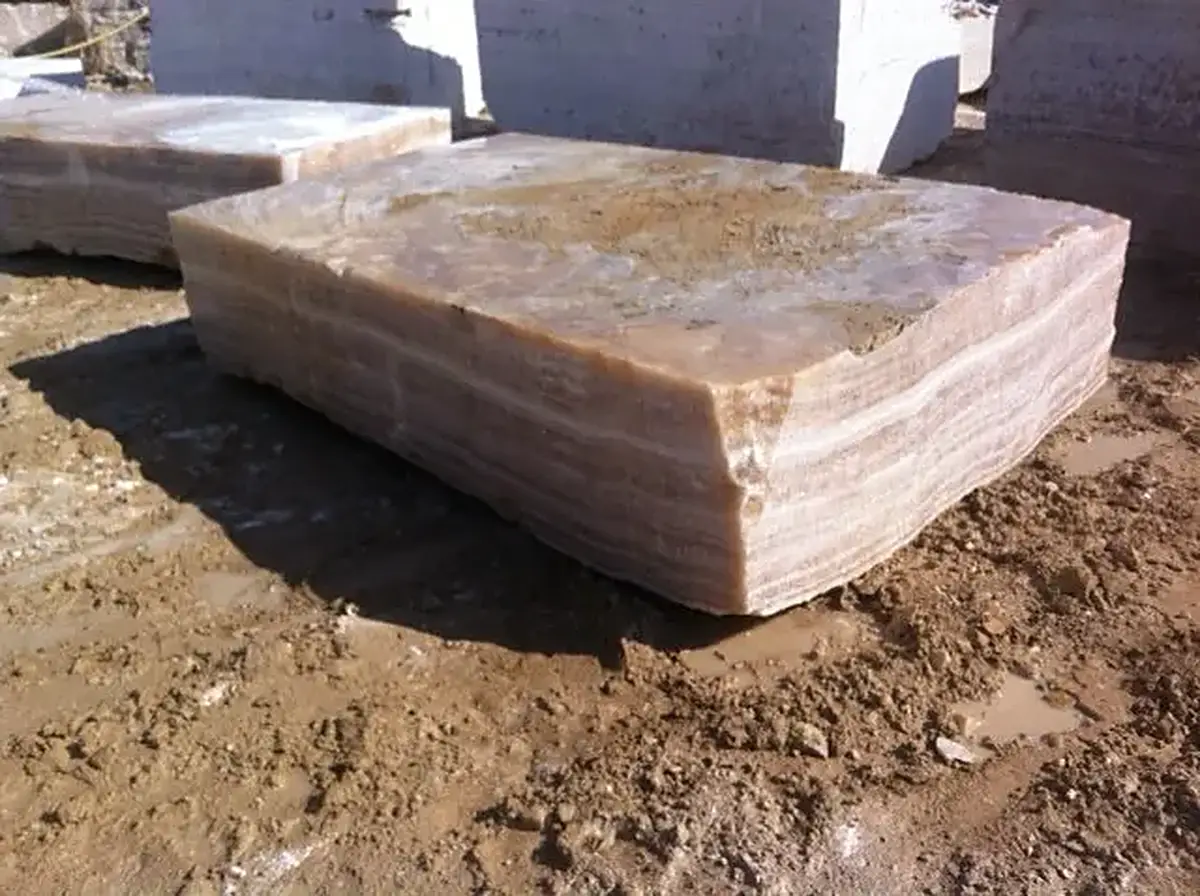 Steinbruchblock in Naturstein – Marmi di Carrara