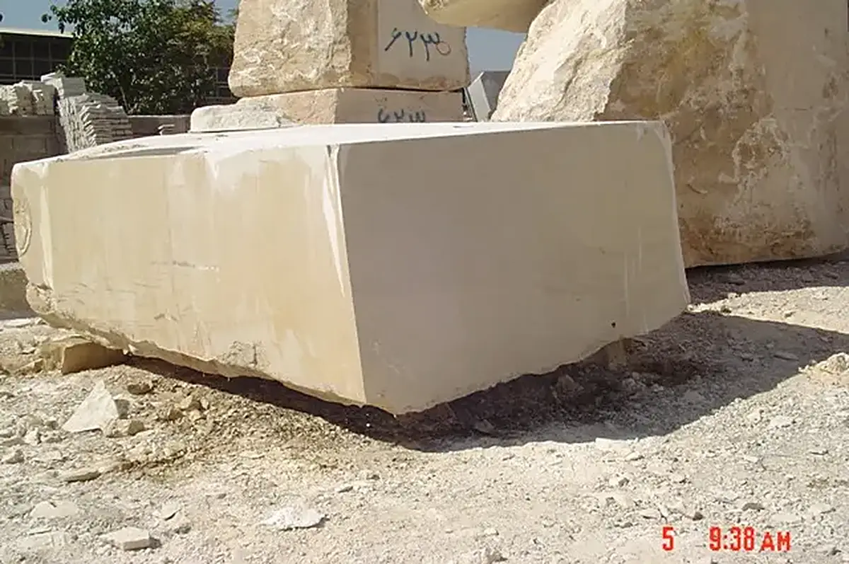 Steinbruchblock in Naturstein – Marmi di Carrara