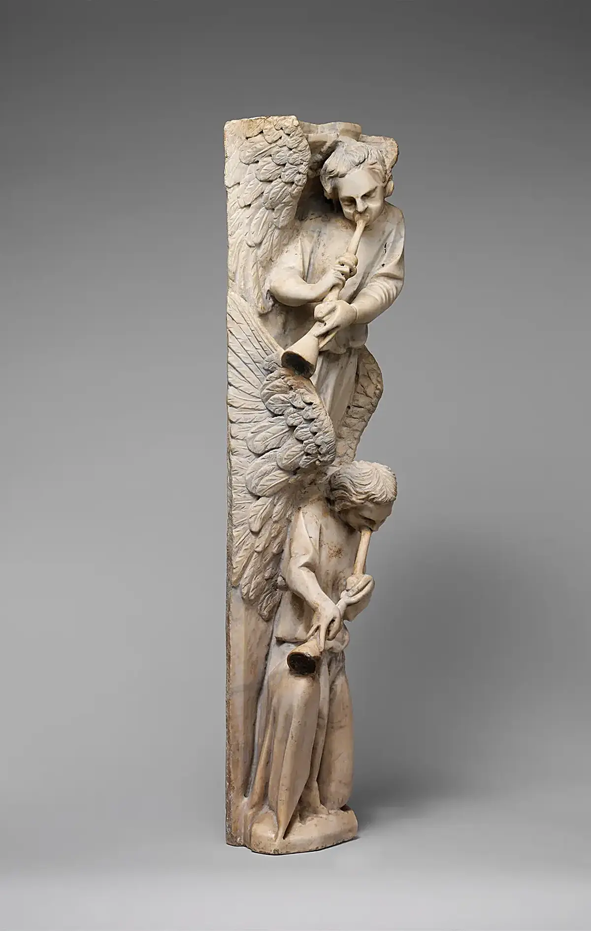 Oberflächendetail: Pilaster of Angels Sounding Trumpets from the Parapet of a Pulpit MET DP169514