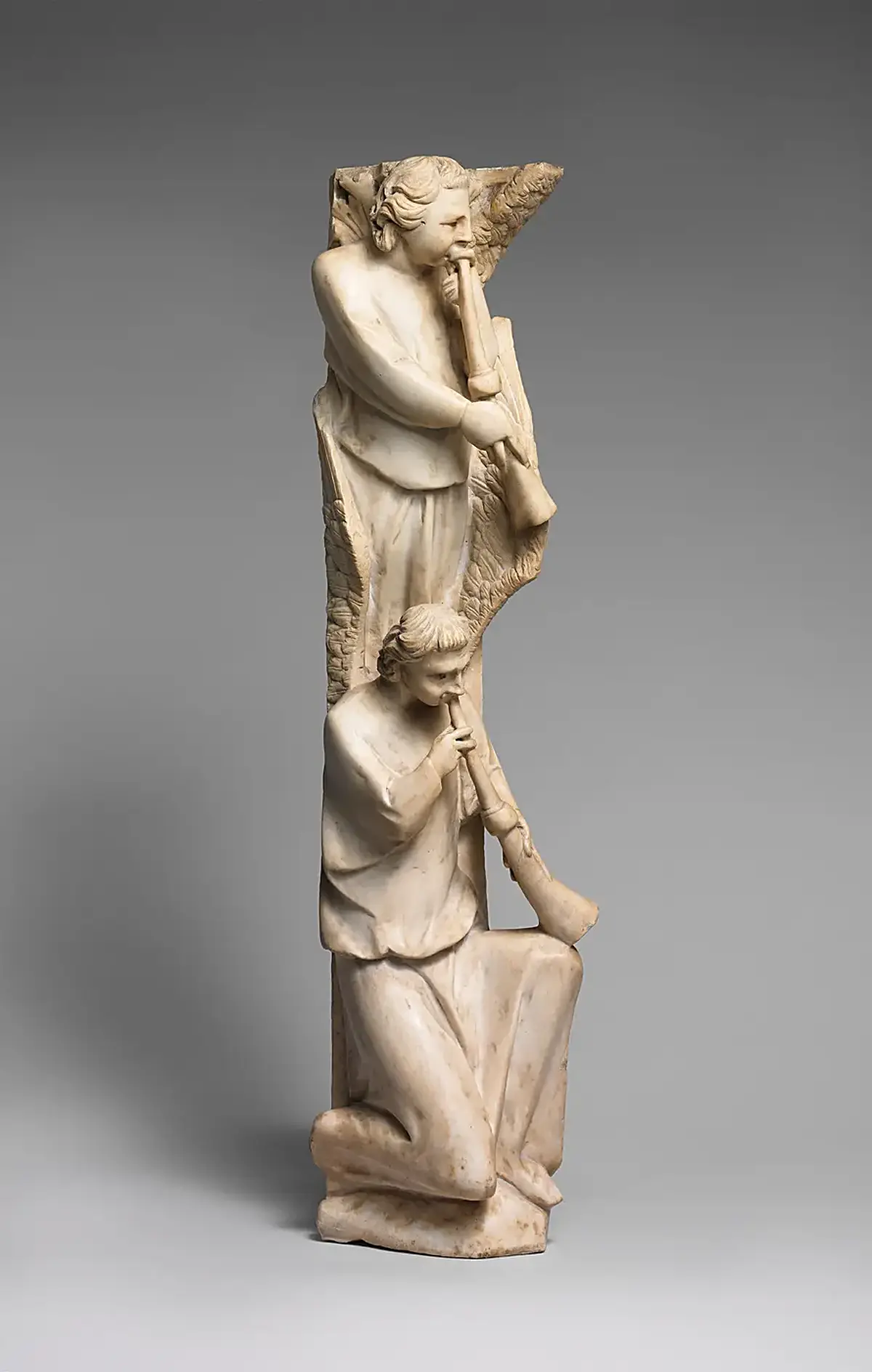 Détail de surface: Pilaster of Angels Sounding Trumpets from the Parapet of a Pulpit MET DP169508