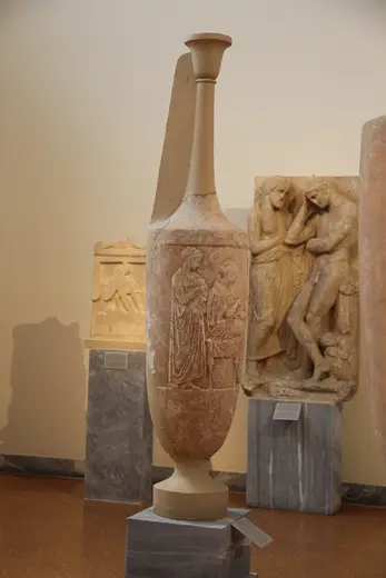 Detalle de superficie: Ancient Greece Marble Vase (27874486974)