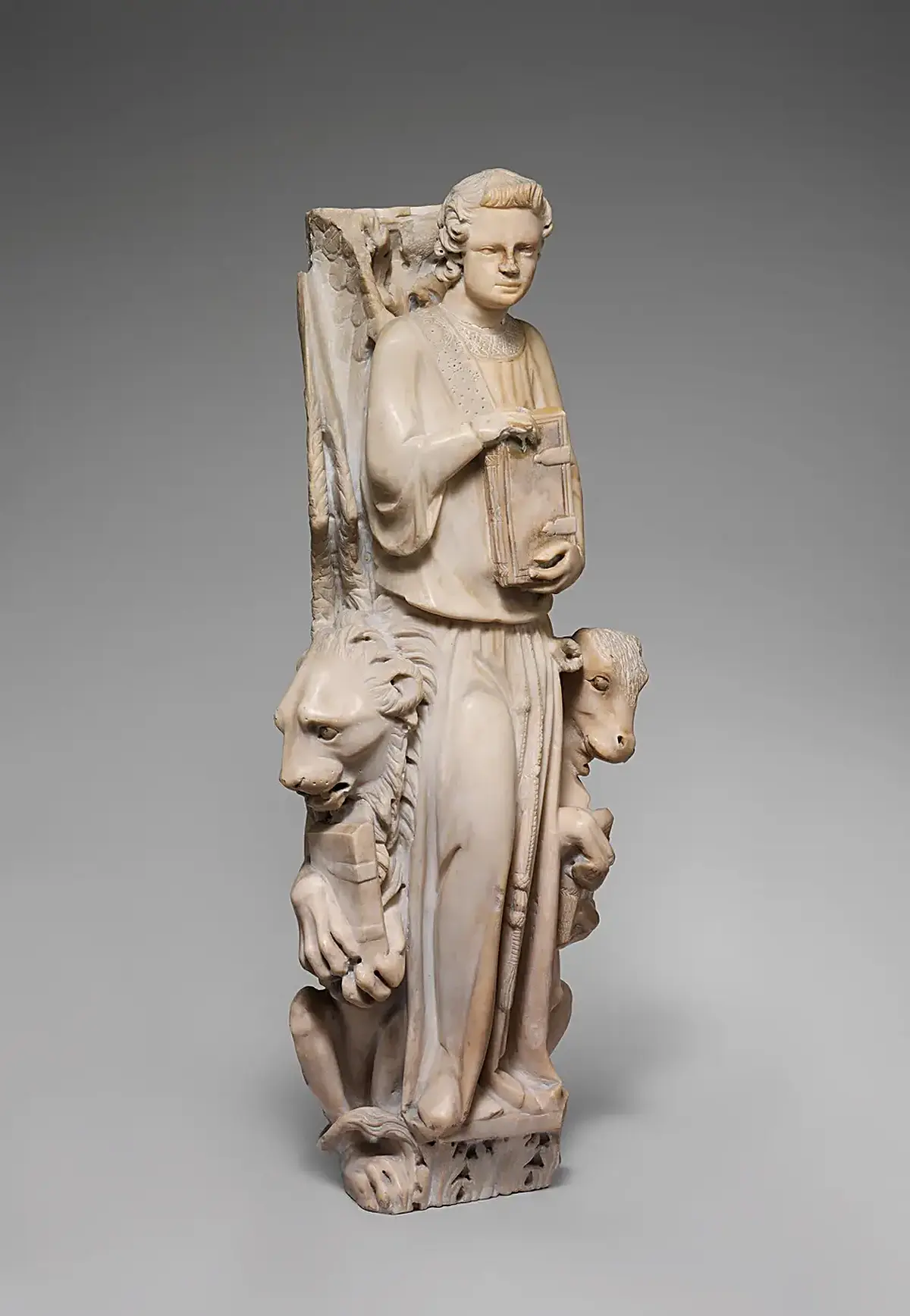 Détail de surface: Pilaster (Tetramorph) from the Parapet of a Pulpit with Symbol of the Evangelists MET DP16