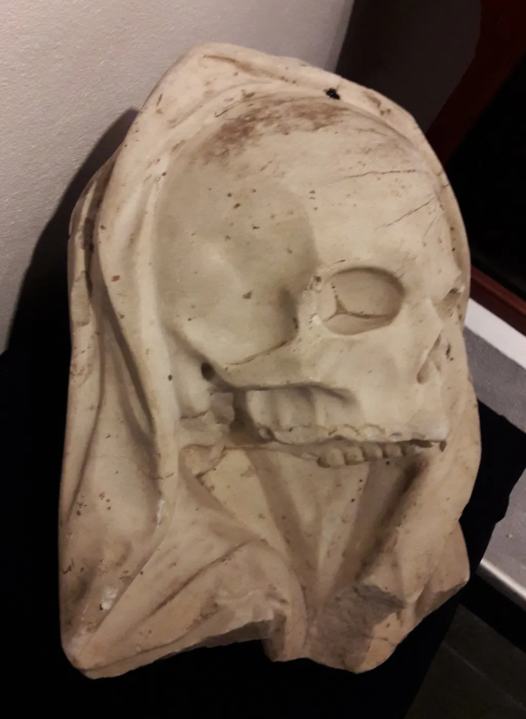 Détail de surface: Gisleni Marble skull 01