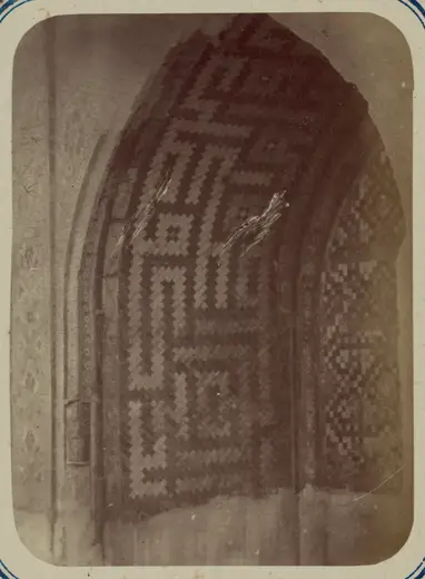 Detalle de superficie: Antiquities of Samarkand. Madrasah of Ulugh Beg. Marble Column WDL3868