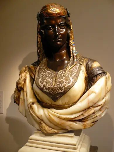 Detalle de superficie: The Jewish Woman of Algiers by Charles Cordier French 1862 Bronze partially gilt with onyx