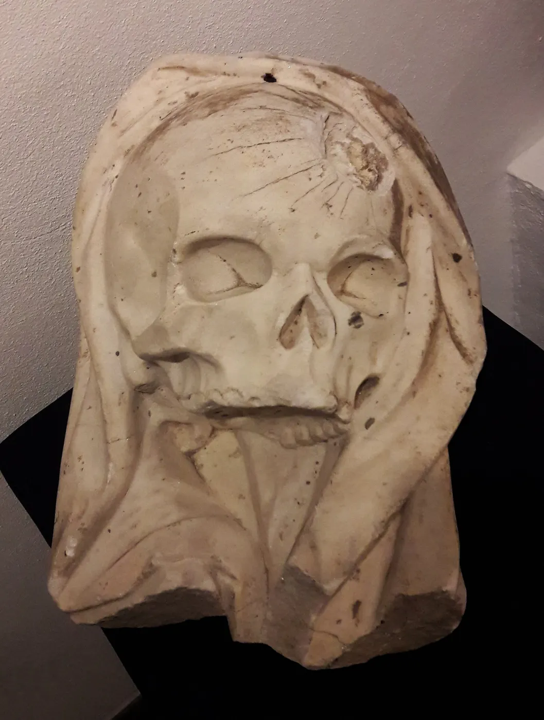 Oberflächendetail: Gisleni Marble skull 02