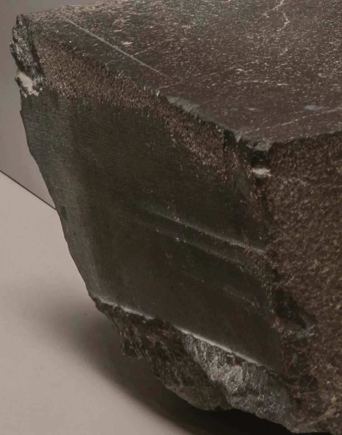 Surface detail: Foor slab from the pyramid temple of Khufu (saw marks)