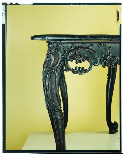 Detalle de superficie: Marble-slab table MET ADA3899