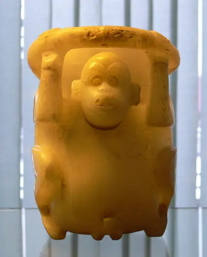 Detalle de superficie: Azteken Gefäß Affe Onyx EthnM
