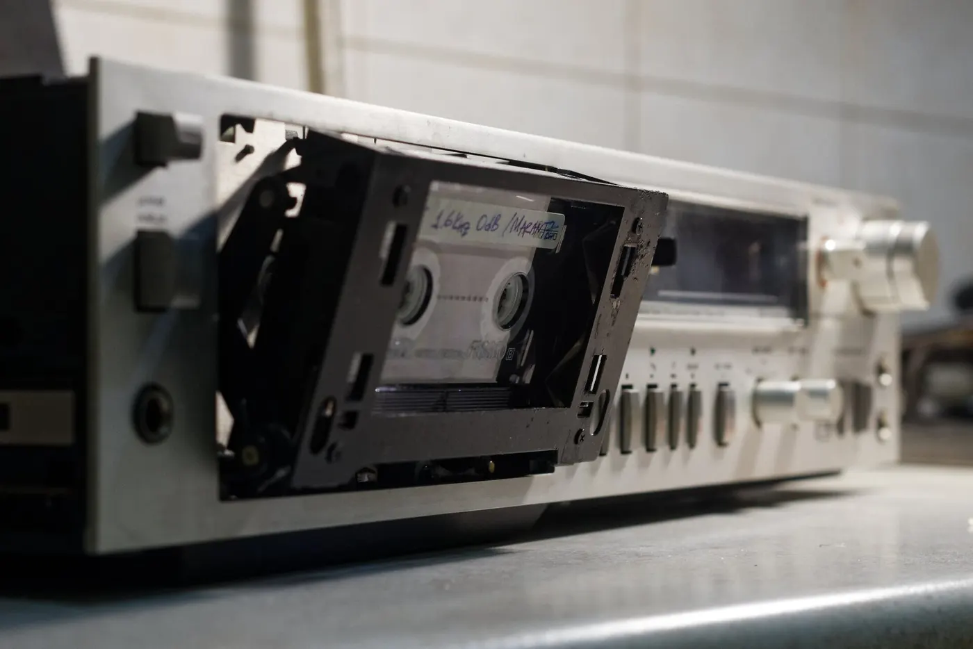 Kitchen: Technics RS-M270x field-stripped on countertop 02