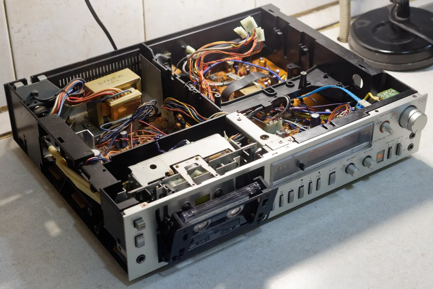 Cuisine: Technics RS-M270x field-stripped on countertop 03