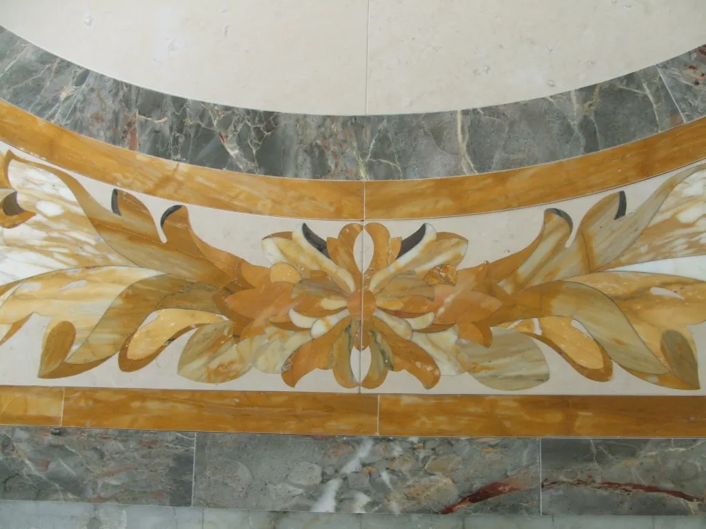 Mosaïque en pierre naturelle – Marmi di Carrara