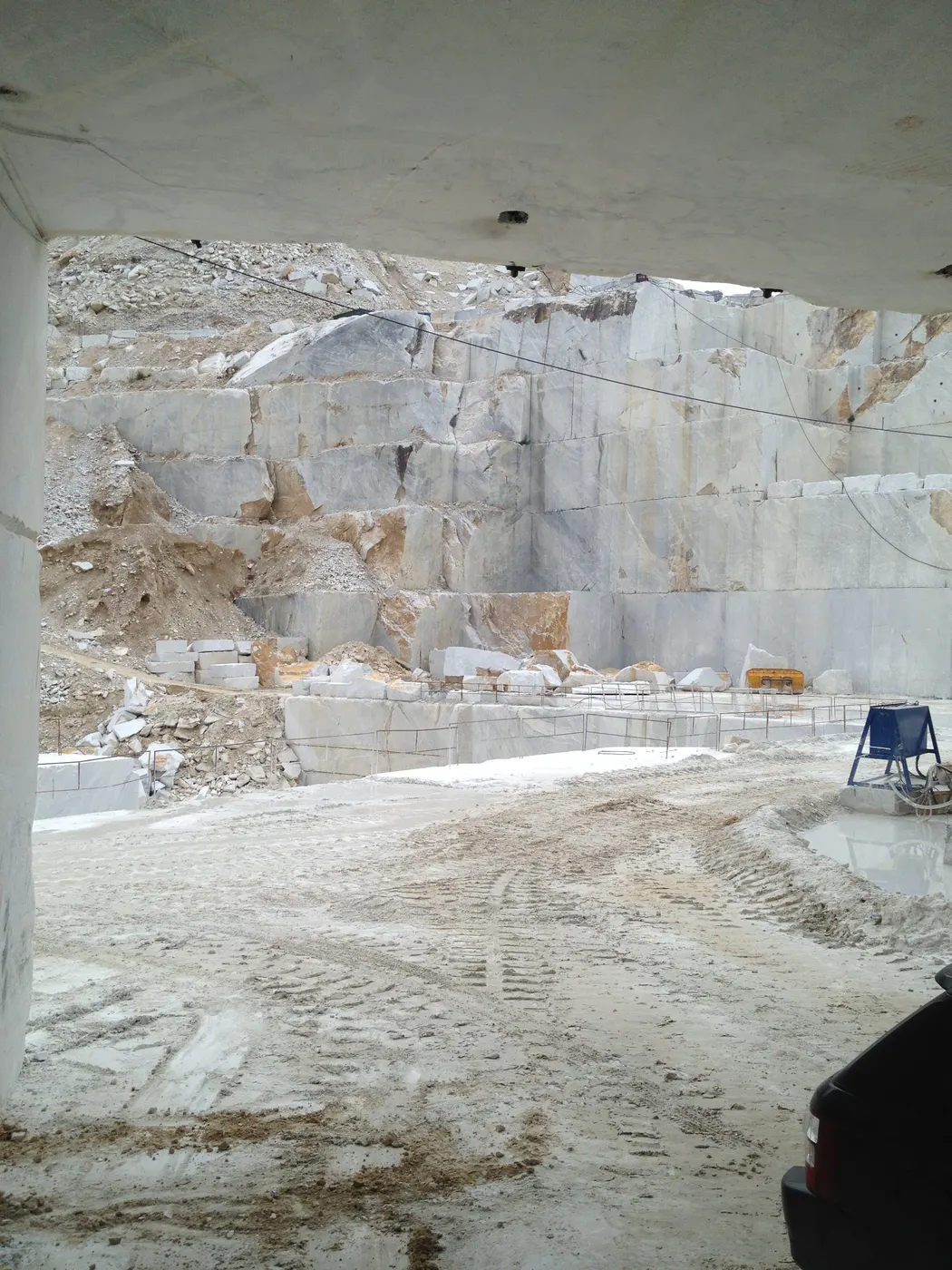 Steinbruchansicht in Naturstein – Marmi di Carrara