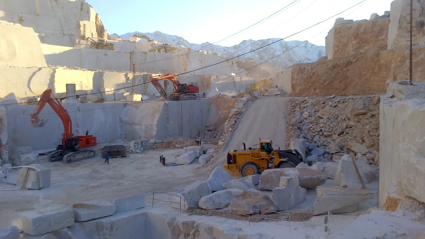 Vista de cantera en piedra natural – Marmi di Carrara