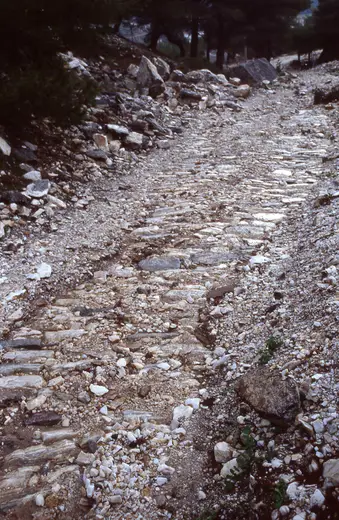 Вид карьера: Penteli, Spilia marble quarry - ancient road (1990) 02