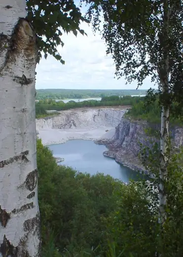 Вид карьера: Limestone quarry landscape