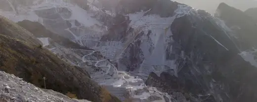 Вид карьера из натурального камня – Marmi di Carrara