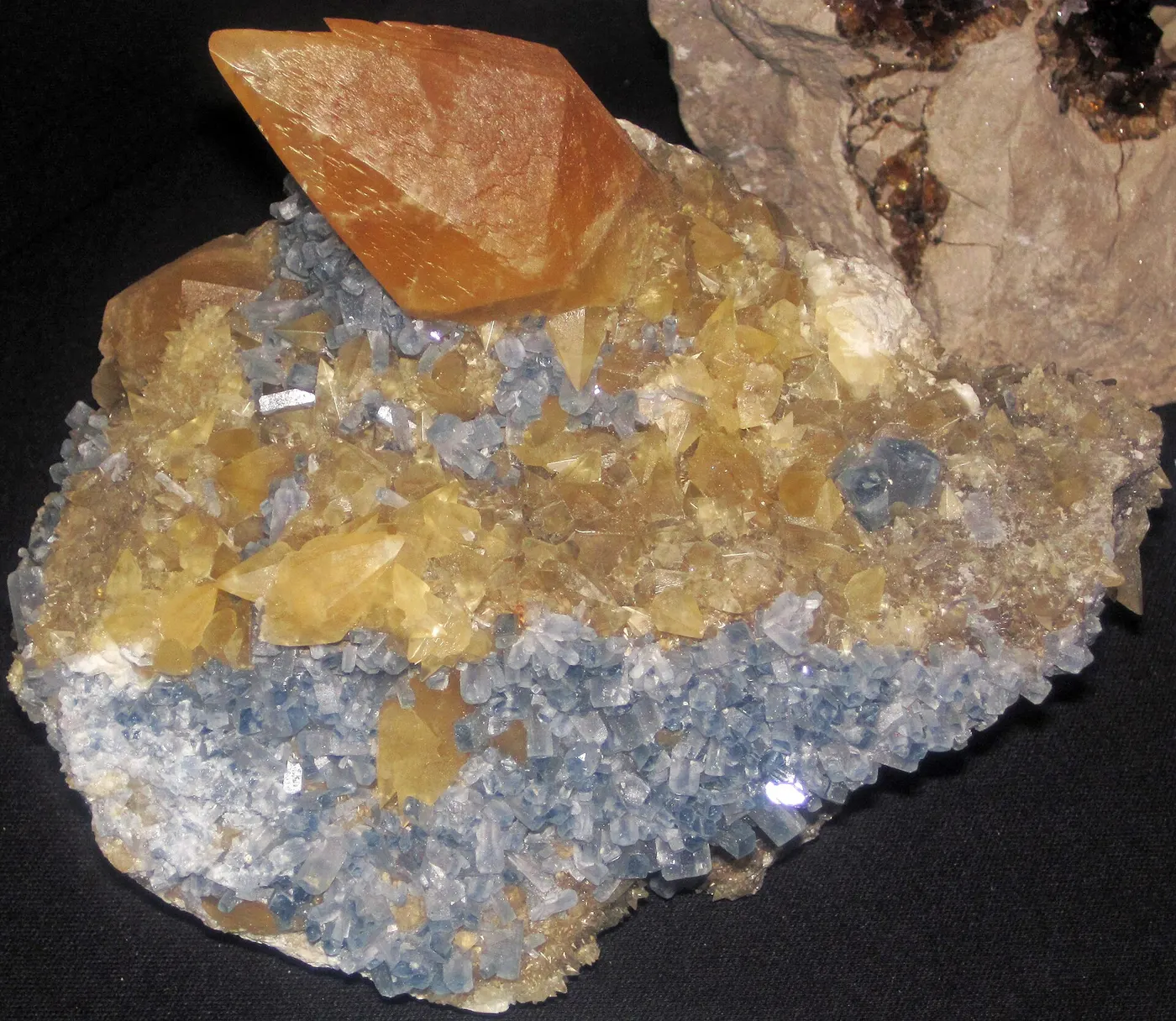 Vista de cantera: Calcite-celestite (Pugh Quarry, Custar, Ohio, USA)