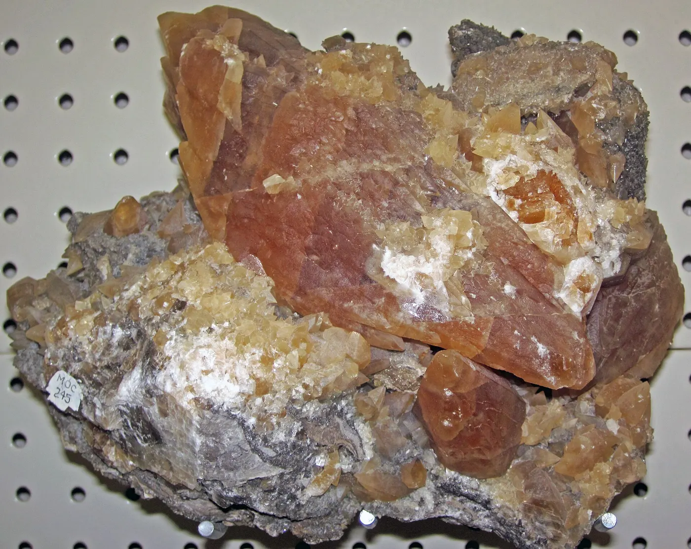 Вид карьера: Calcite crystals (Pugh Quarry, near Custar, Ohio, USA) 8