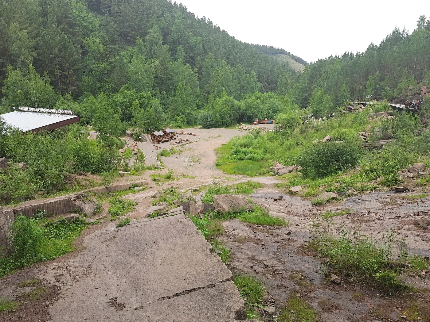 Vista de cantera: Krasnoyarsk Stolby granite quarry 25