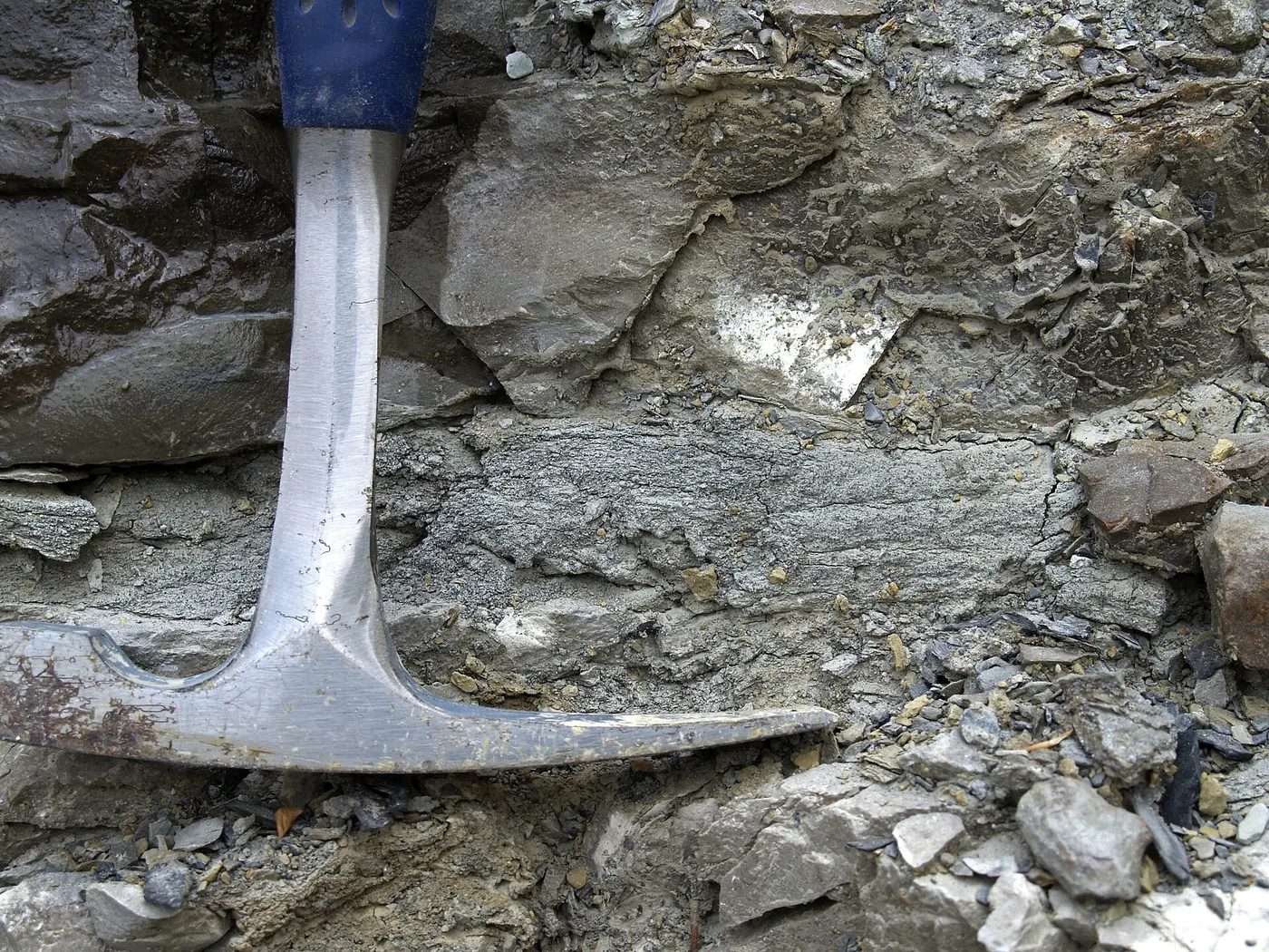 Вид карьера: Apparent sandstone layer (Maxville Limestone, Mississippian; Pleasant Valley Limestone Qua