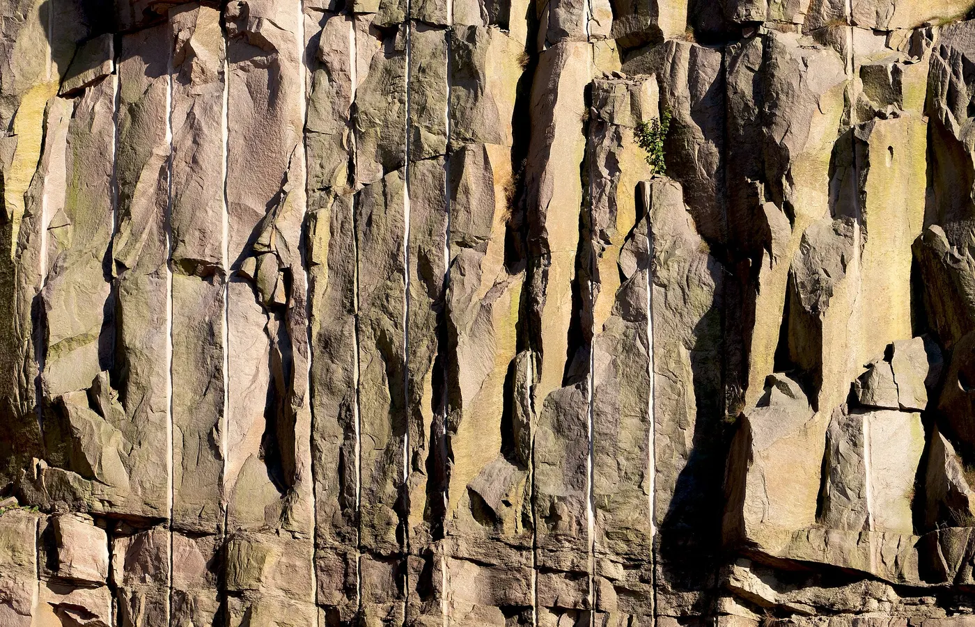 Вид карьера: Rocks and texture in Rixö granite quarry 3