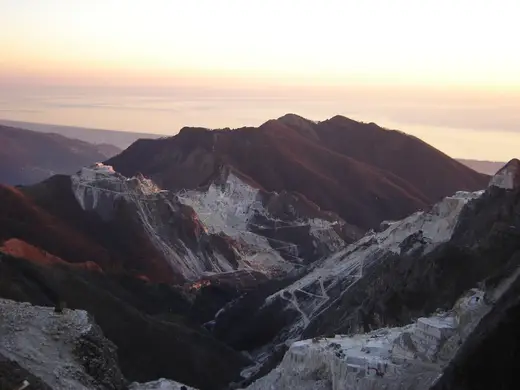 Vista de cantera en piedra natural – Marmi di Carrara