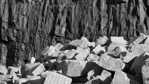 Vista de cantera: Rocks and texture in Rixö granite quarry 2bw