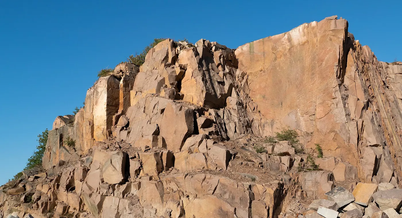 Vista de cantera: Rocks and texture in Rixö granite quarry 5