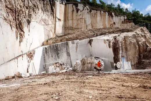 Vista de cantera en piedra natural – Marmi di Carrara