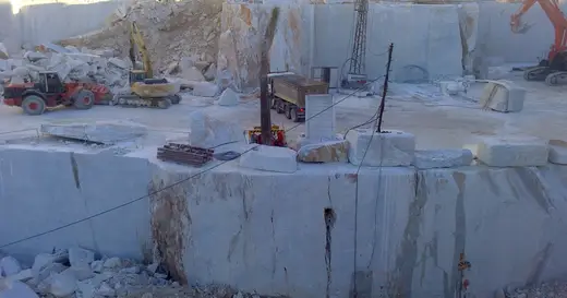 Vista de cantera en piedra natural – Marmi di Carrara