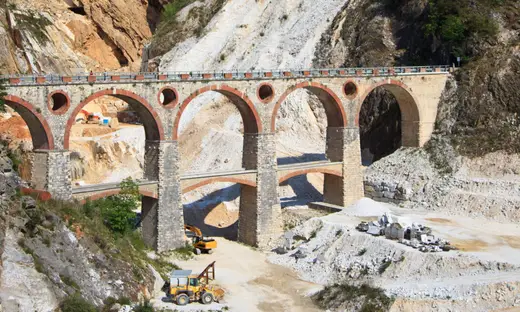 Vista de cantera en piedra natural – Marmi di Carrara