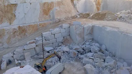 Vista de cantera en piedra natural – Marmi di Carrara