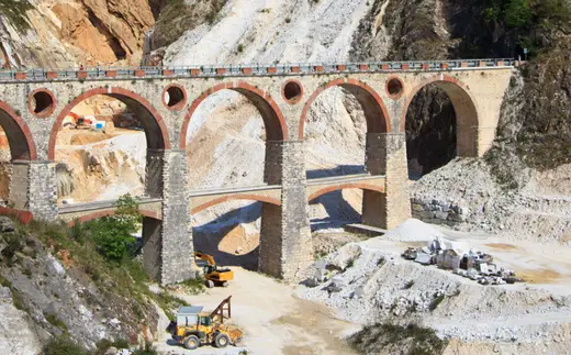 Vista de cantera en piedra natural – Marmi di Carrara
