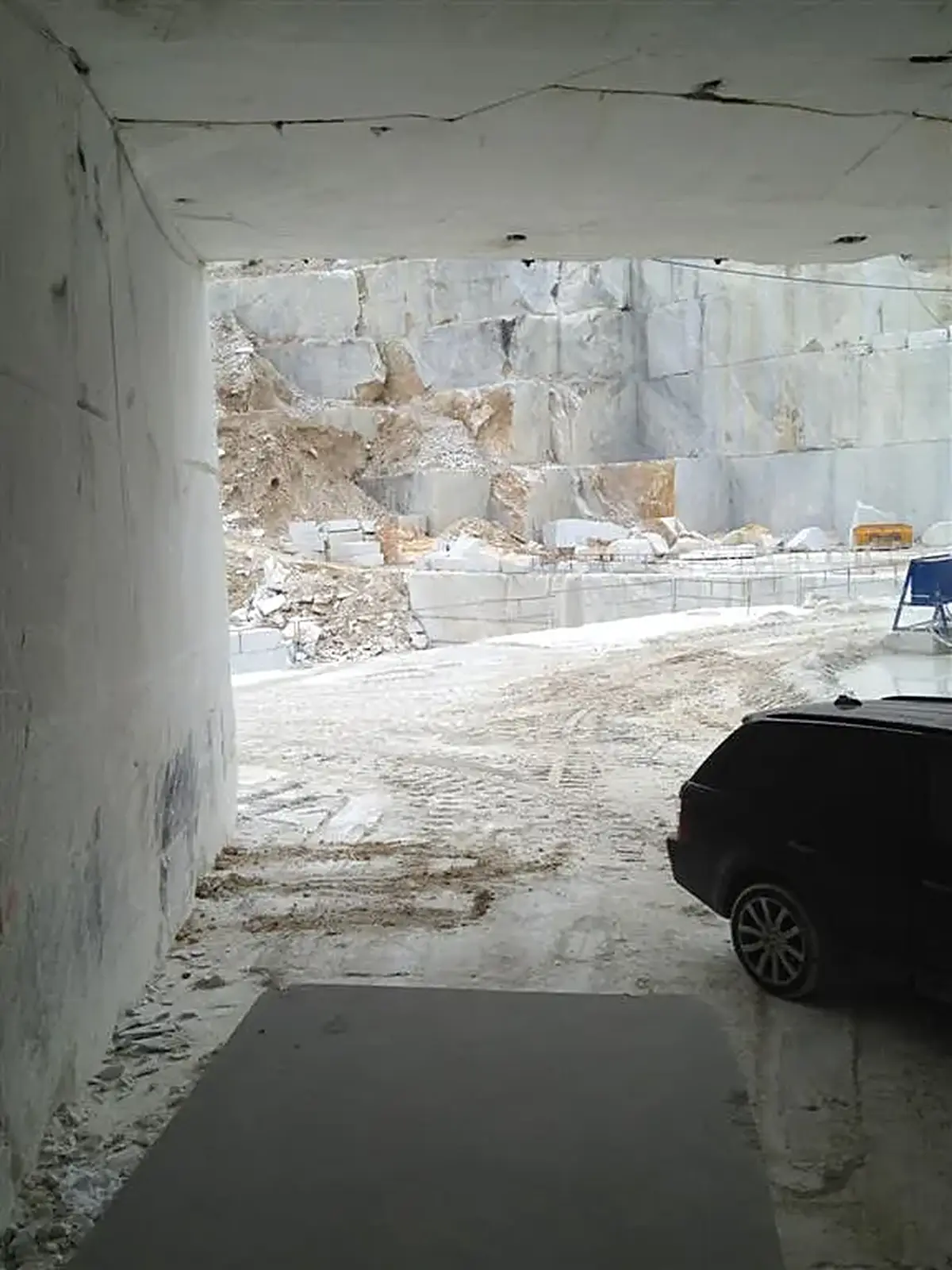 Вид карьера из натурального камня – Marmi di Carrara