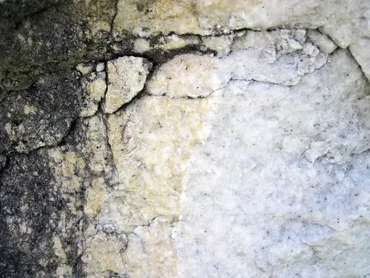 Superficie di lastra: Dolomitized marble in marble (Gouverneur Marble, Mesoproterozoic, ~1.1 Ga; Route 11 roadcu