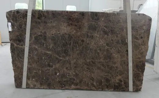 Slab surface in natural stone – Marmi di Carrara