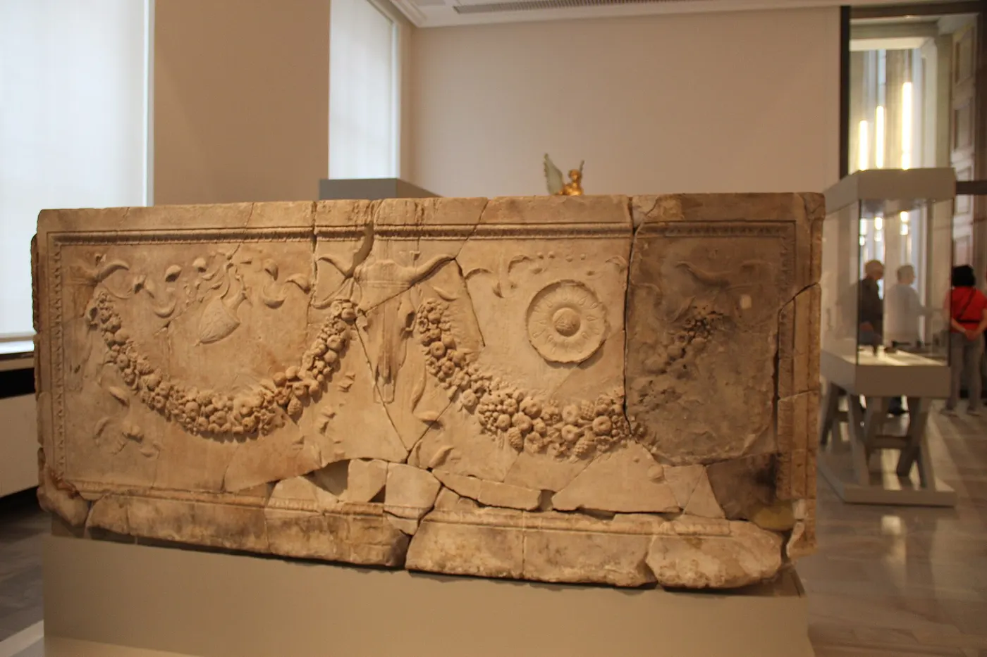 Поверхность плиты: Carrara Marble Caffarelli Sarcophagus, Rome, c. 40 BC (28120531864)