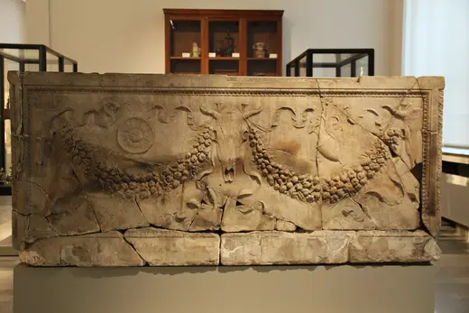 Slab surface: Carrara Marble Caffarelli Sarcophagus, Rome, c. 40 BC (28633463202)